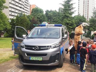 Bezpieczny przedszkolak - spotkanie maluchów ze strażniczkami miejskimi i maskotką  straży miejskiej Rysiem