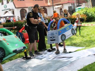 Strażnicy miejscy  podczas rodzinnego pikniku