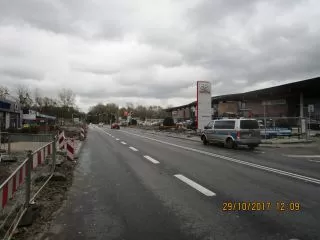 Przewrócony płot ul. Kolejowa