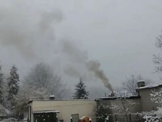 Strażnicy miejscy podczas kontroli palenisk w Katowicach