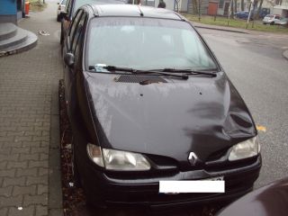Parkujący na ulicy Ordona wrak renaulta został odholowany