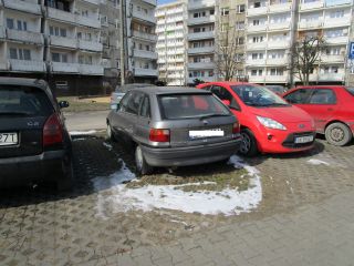 Opel astra odholowany z ulicy Barlickiego