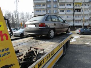 Opel astra odholowany z ulicy Barlickiego