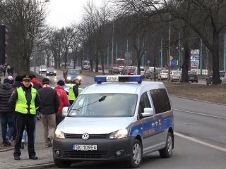 Strażnicy miejscy podczas zabezpieczenia meczu Polska - Korea Południowa