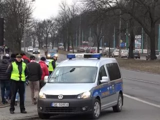 Strażnicy miejscy podczas zabezpieczenia meczu Polska - Korea Południowa