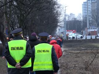 Strażnicy miejscy podczas zabezpieczenia meczu Polska - Korea Południowa