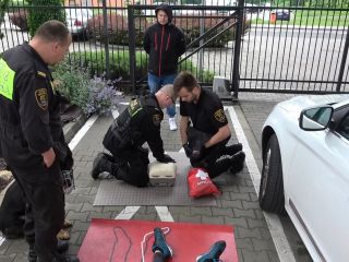 Strażnicy miejscy na szkoleniu z ratownictwa medycznego
