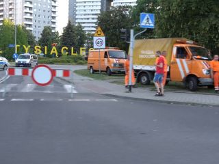 Strażnicy miejscy podczas zabezpieczania  koncertu zespołu Guns N' Roses