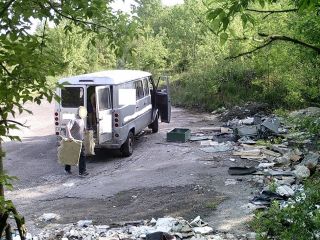 Wykroczenie zarejestrowane przy ul. Budowlanej. Jeden ze sprawców został ukarany MKK-300zł z art. 145 KW zaśmiecanie miejsca dostępnego dla publiczności, a drugi sprawca odmówił przyjęcia mandatu - jego sprawa trafiła do sądu