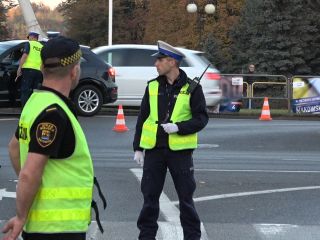 Strażnicy miejscy podczas zabezpieczenia meczu Polska - Portugalia