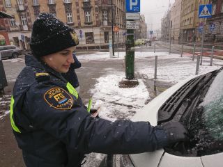 Strażniczki miejskie, pracownicy KZK GOP oraz Tramwajów Śląskich podczas akcji