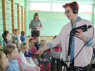 Straż miejska i Radio Katowice z wizytą u przedszkolaków