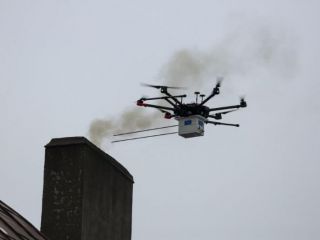 Dron podczas pomiarów zanieczyszczeń