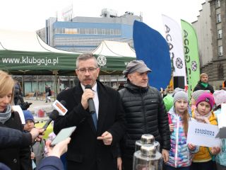 Kranówka katowicka - szluknij sie z kokotka! – takim hasłem Urząd Miasta i Katowickie Wodociągi zachęcają mieszkańców do picia wody z kranu