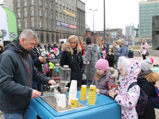 Kranówka katowicka - szluknij sie z kokotka! – takim hasłem Urząd Miasta i Katowickie Wodociągi zachęcają mieszkańców do picia wody z kranu