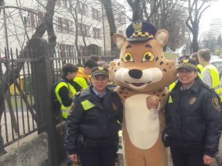 Zmin klimat na lepszy  - przemarsz uczniów i strazników miejskich ulicami Wełnowca