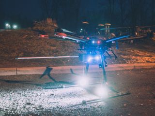 Nocny lot dronem z wykorzystaniem termowizji