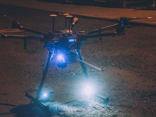 Nocny lot dronem z wykorzystaniem termowizji
