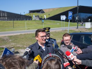 Marcin Krupa Prezydent Katowic, Paweł Szeląg Komendant Straży Miejskiej w Katowicach  podczas briefingu prasowego w Strefie Kultury