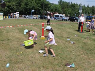 Uczestnicy pikniku rodzinnego Ekoodpowiedzialnie 2019