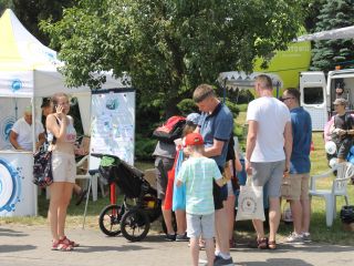 Uczestnicy pikniku rodzinnego Ekoodpowiedzialnie 2019