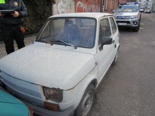 Odholowany z ulicy Cynkowej fiat 126p