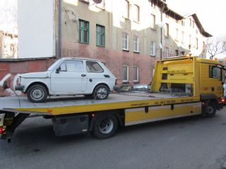 Odholowany z ulicy Cynkowej fiat 126p