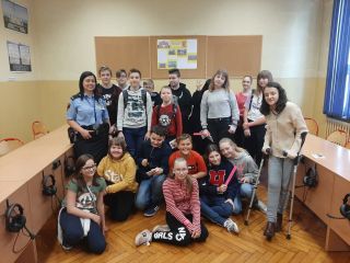 Odpowiedzialność prawna nieletnich - spotkanie szóstoklasistów z funkcjonariuszką straży miejskiej
