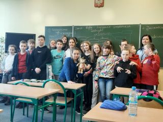 Odpowiedzialność prawna nieletnich - spotkanie szóstoklasistów z funkcjonariuszką straży miejskiej