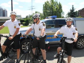 Strażnicy Miejscy z Katowic na elektrycznych rowerach