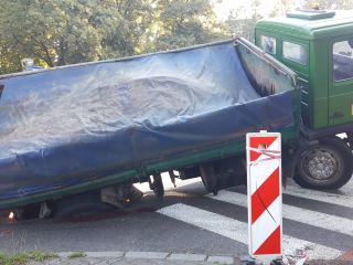 Zapadnięta jezdnia w Ligocie