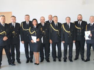 Uroczysta zbórka z okazji Dnia Straży Miejskiej w Katowicach -  grupa strazników miejskich