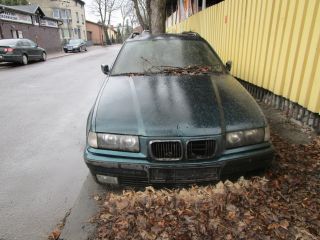 Auto retro, które trafiło na parking strzeżony