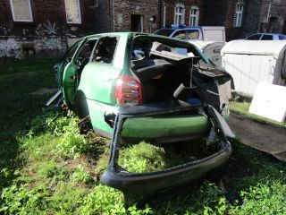 Auto retro, które trafiło na parking strzeżony