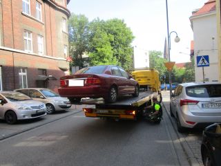 Auto retro, które trafiło na parking strzeżony