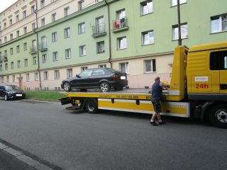 Auto retro, które trafiło na parking strzeżony