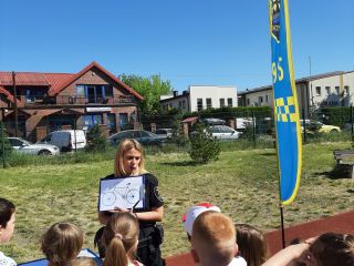 O WYPOCZYNKU I BEZPIECZEŃSTWIE ZE SŁUŻBAMI MUNDUROWYMI