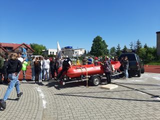 O WYPOCZYNKU I BEZPIECZEŃSTWIE ZE SŁUŻBAMI MUNDUROWYMI