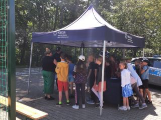 O WYPOCZYNKU I BEZPIECZEŃSTWIE ZE SŁUŻBAMI MUNDUROWYMI