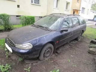 Porzucony samochód