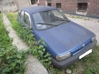 Porzucony samochód