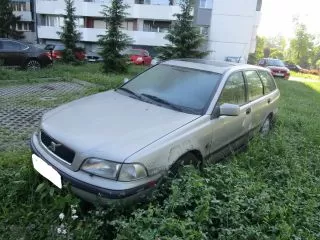 Porzucony samochód