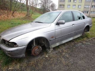 Porzucony samochód