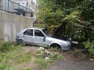 Porzucony samochód