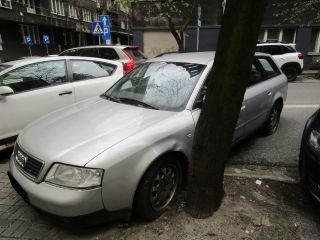 Porzucony samochód