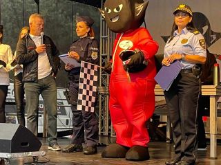 Strażnicy miejscy i inne służby na  pikniku 